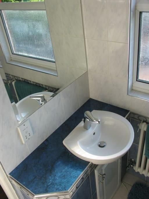 Modern Cosy Private Studio, Wifi, Ip-Tv, Must See Ромфорд Экстерьер фото